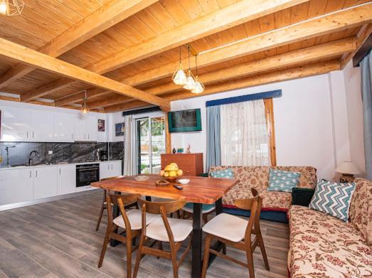 Christos Appartments Lazaráta エクステリア 写真